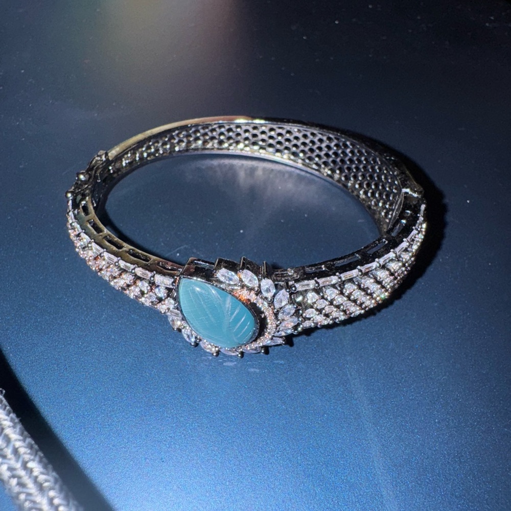 Elegant Multi-Color Carved stone Crystal Bangle Bracelets - Picture 2 of 3